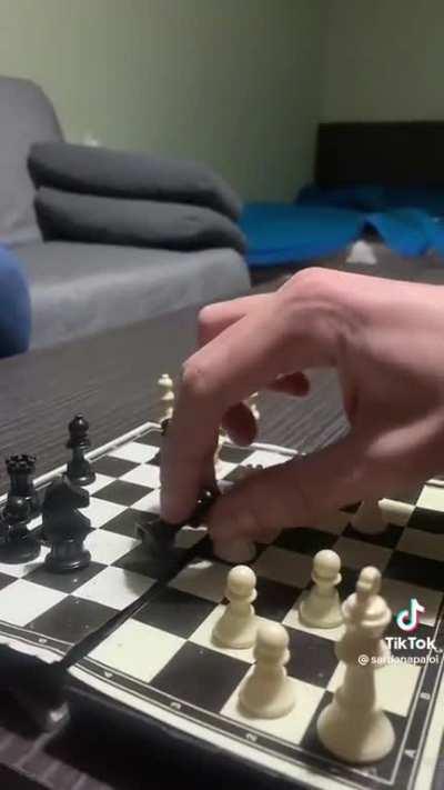 Gravaram uma partida de xadrez do Celso Portiolli