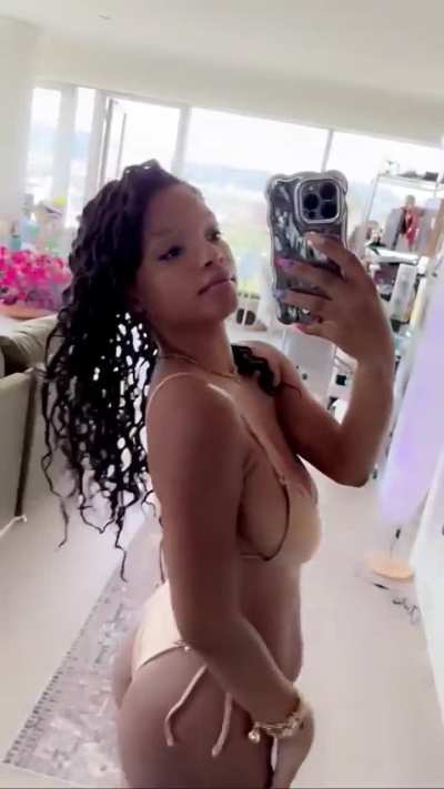 Selfie video, showing off swimsuit via Snap 4/15/24