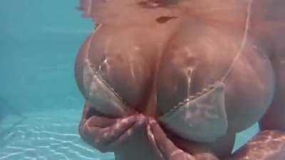 $ 10 000 Underwater Camera Ad (Nice)