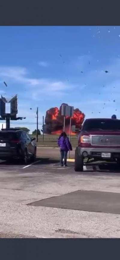 Another angle of the B-17 Bomber crash in Dallas, TX. 11/12/2022