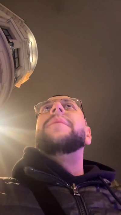 A pedicab attempts to scam a man into paying £200 for a ride in London.