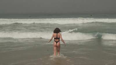 just wanted to share this cute video of me at the beach :)