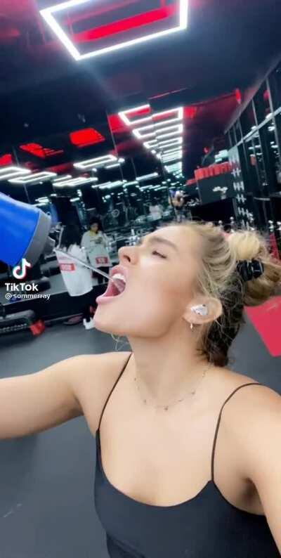 Just imagine sommer getting a facial💦🥵