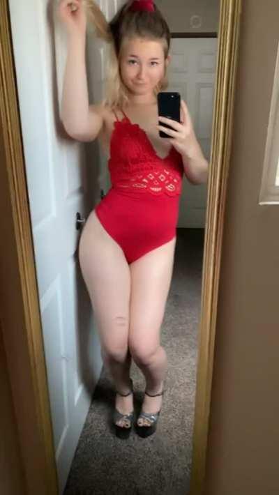 Raise your 🍆 if you like petite sluts