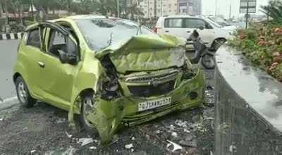 Driver loses control and is killed on impact + aftermath video