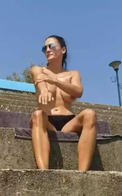 She thinks she's at the beach