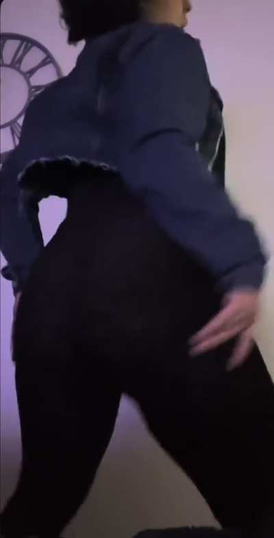 Damn he thick asf🤤🍑