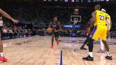 [Highlight] LeBron James gets called for flopping