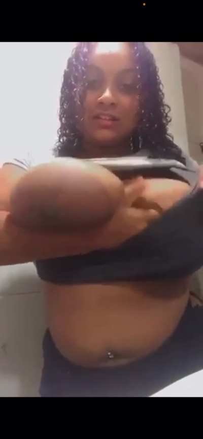 King sized areolas for the win 😍