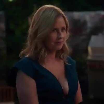 Jenna Fischer with the deep v