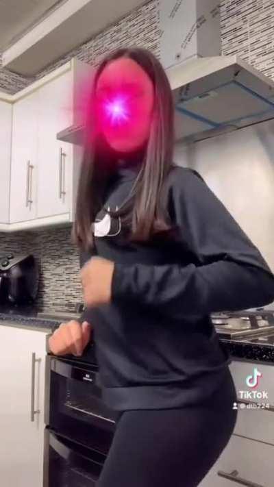 Dm me to trade stuff you have of her