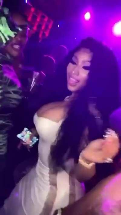 Nicki titty twerk
