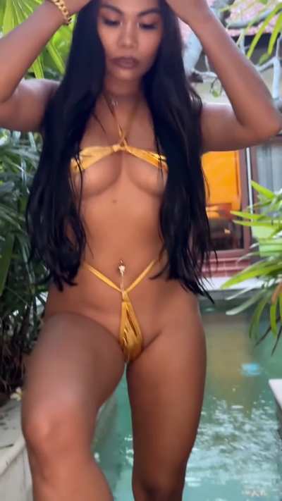 Pool side @filipinamorenareels