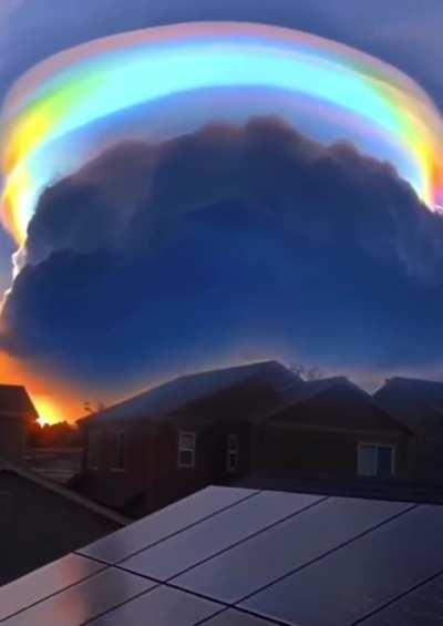 The image captures the miraculous moment when the rays of sun hit a rare cloud called a pile cloud, and the angle and other subtle conditions are reflected in a divine rainbow color