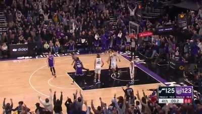 [Highlight] Kevin Huerter hits the three to give the Kings the lead with 10 seconds left