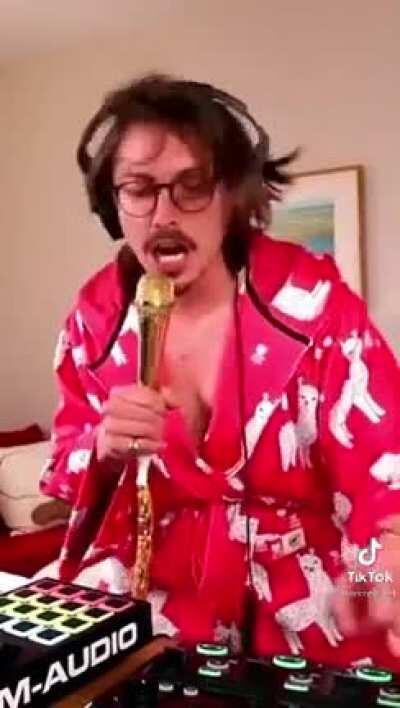 Wubby’s alarm for the next sleep stream? 🔥