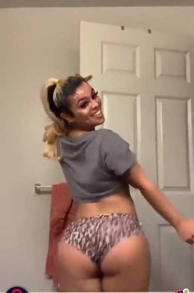 Y’all see her hands😳👏🏾