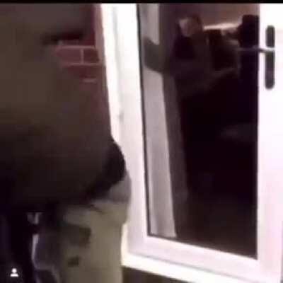 An uninteresting cameraman