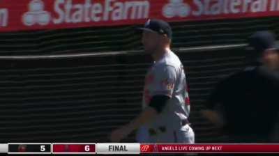 [Highlight] Juan Lagares walks off the Baltimore Orioles to give the Angels the sweep!