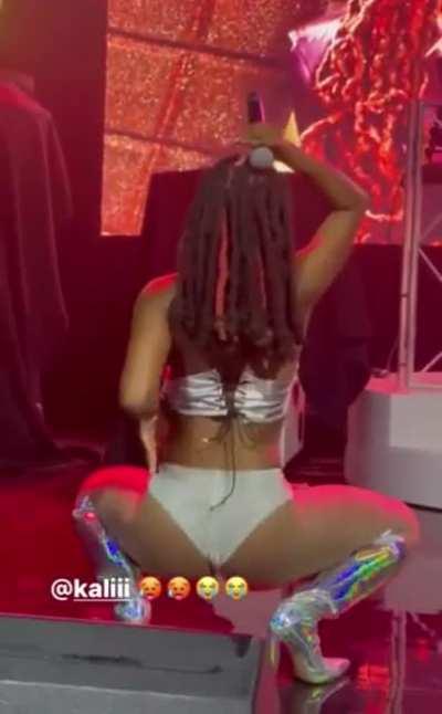 Kali twerk that big ass.. rapper