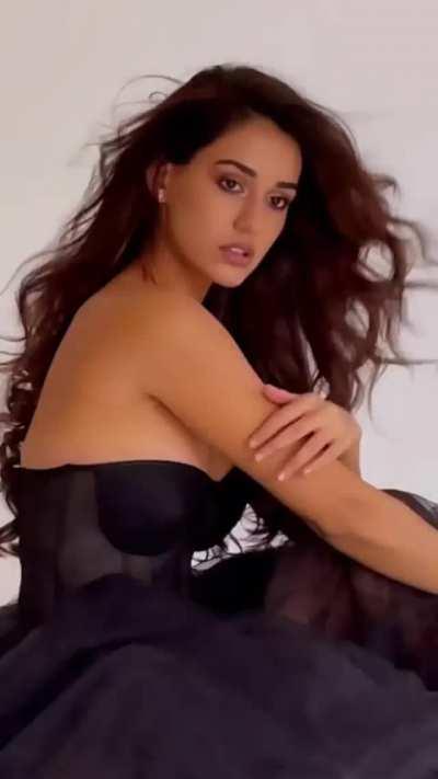 Can't think of any caption so just see Boobilicious Disha Patani and stroke your meat