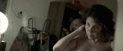 Wife Adriana Esteves is in heat, and is ready to dress up as much to make a move on her older daughter's boyfriend. Boyfriend takes BJ from oblivious daughter Bianca Bin and fucks her mom while her other daughter is sleeping across the room in Canastra Su