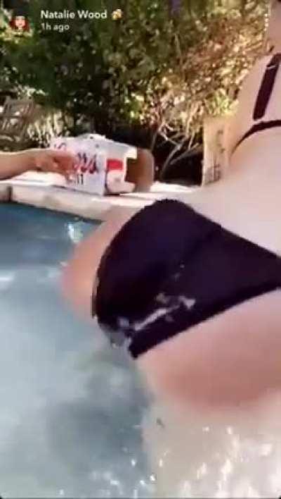 Twerking in Hottub & pouring beer on bikini 
