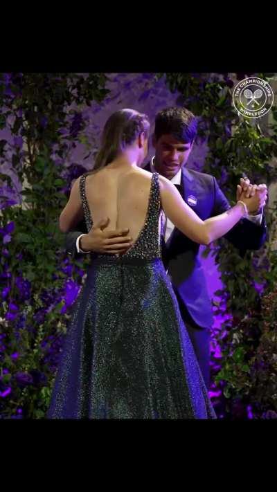 Love this cute tradition 😅🕺💃