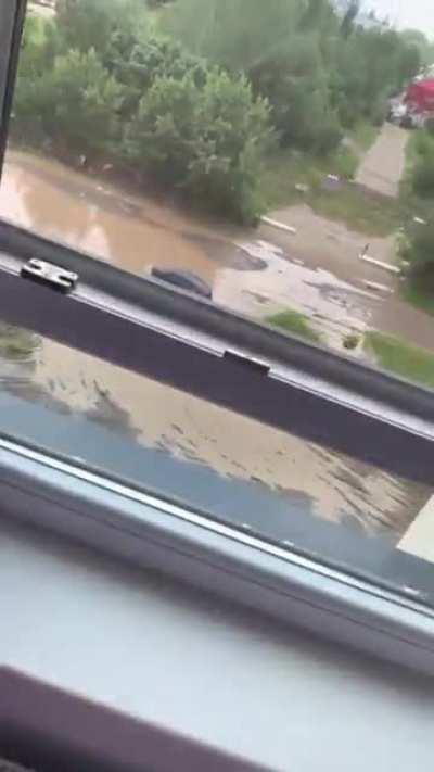 Cand iti cumperi apartament in blocul ala blanao din capitala