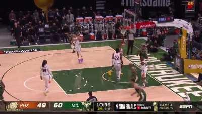 [Highlight] Giannis takes Bridges too Euro School and Bridges looks lost