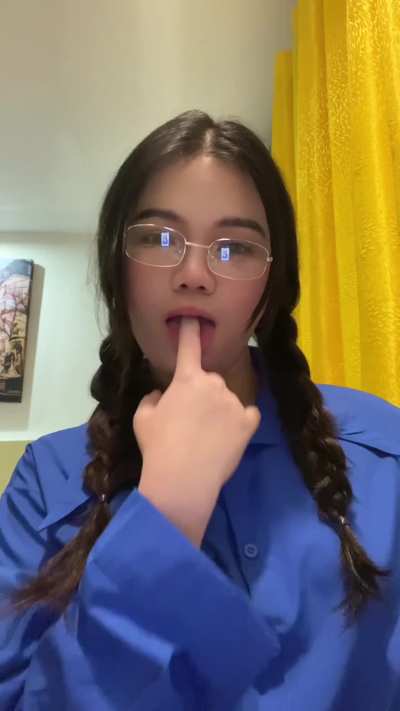 I have few tricks with my tongue, do you want me to show you? f18