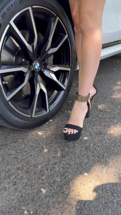 Who wanna drive with me? 🥰 I will be in heels 😉