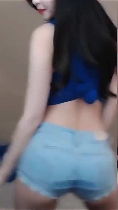 SHE`S JERKING YOU OFF✊💦