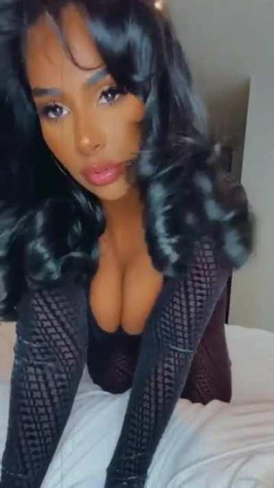 Ayisha Diaz (@ayishadiaz0)