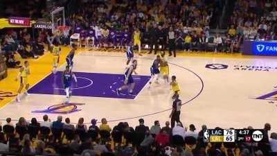 [Highlight] Westbrook dribbles it up and bricks a wide-open three with 17 seconds left. 0-9 FG and 0-5 from three tonight.