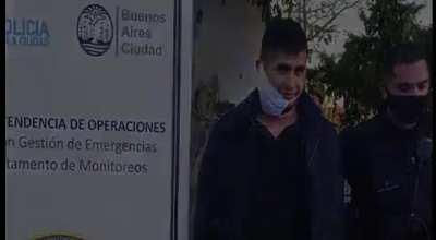 Entran por una puerta y salen por la otra...