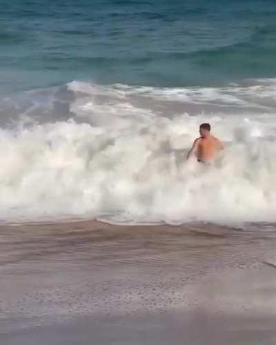 HMC while i get destroyed by a wave