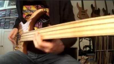 I BET DAVIE CAN'T PLAY THIS GROOVY bAss😈. Vote up that Davie sees this! Greetings from Bulgaria! Subscribe for our bass guy ❤️