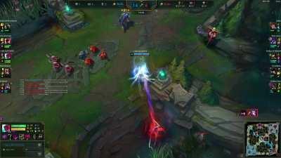 Kog'Maw casually flashes to safety while airborne, despite Yone ult landing during the Q3 knockup.