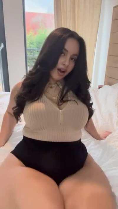 Do you prefer thin thighs or thick thighs?