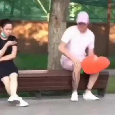 Bak defalarca söylüyoruz inanmıyosunuz erkek adamın erkek sevgilisi olur.