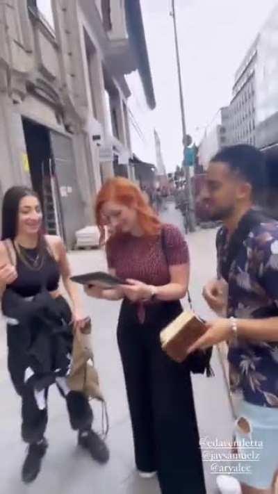 Die hat auch ordentlich titten muss man sagen 😍