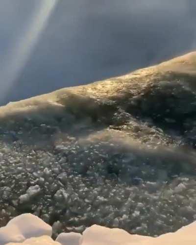 🔥 Ice flowing over Niagara Falls 🔥