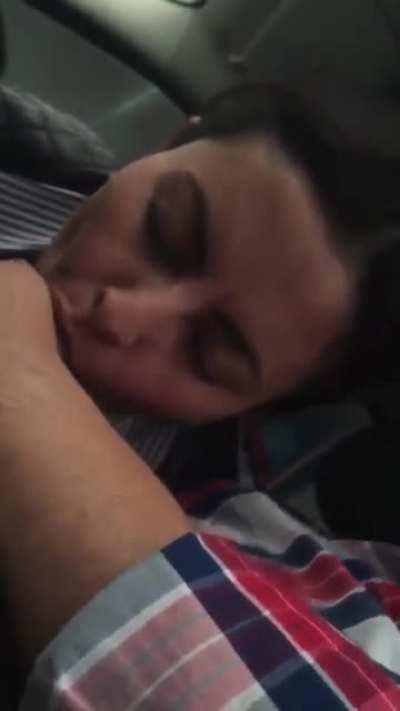 आज मैंने अपने दोस्त की माँ को लंड चूसा दिया.. काफी दिनों से तड़प रही थी आज से अब उसकी तड़प और बढ़ा दी है