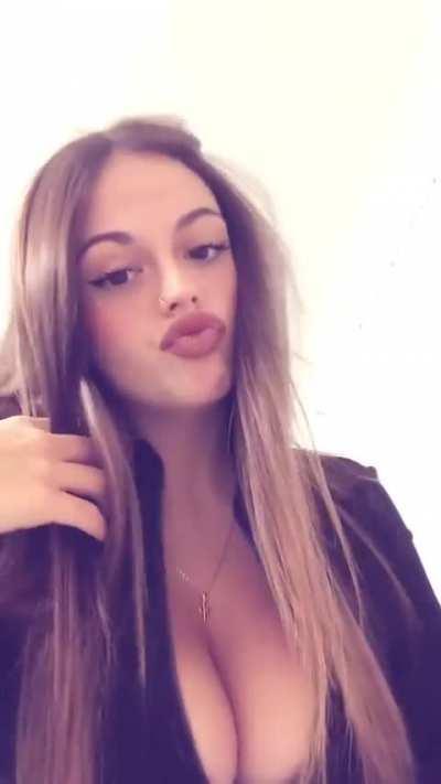 martagiimenez su tiktok, guardate che tettone