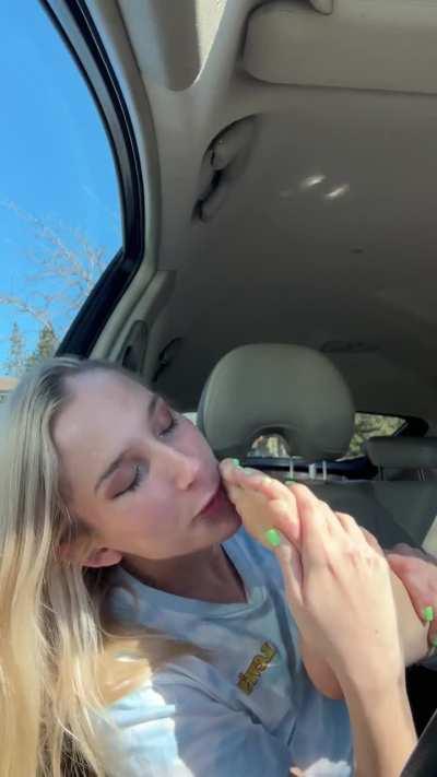 I hope someone saw me filming this and I gave them a thing for sloppy spitty feet 🚗