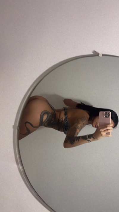 Latinas love to show off