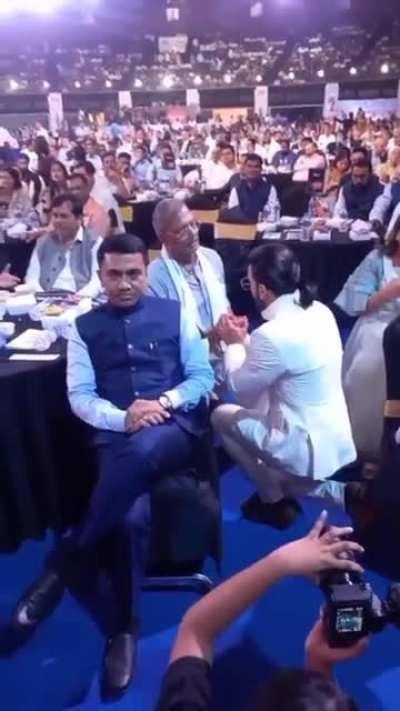 RS taking blessings from Nana Patekar