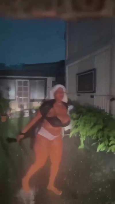 🌧️🍑🌧️🌧️🌧️