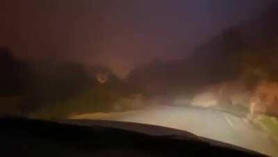 Un paseo a traves del infierno que se esta viviendo actualmente en la Sierra de Arteaga, Coahuila. Mas de 8mil hectáreas afectadas.